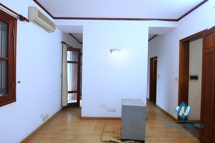 Unfurnished 4 bedrooms house with garage for rent in Xuan Dieu st, Tay Ho area.